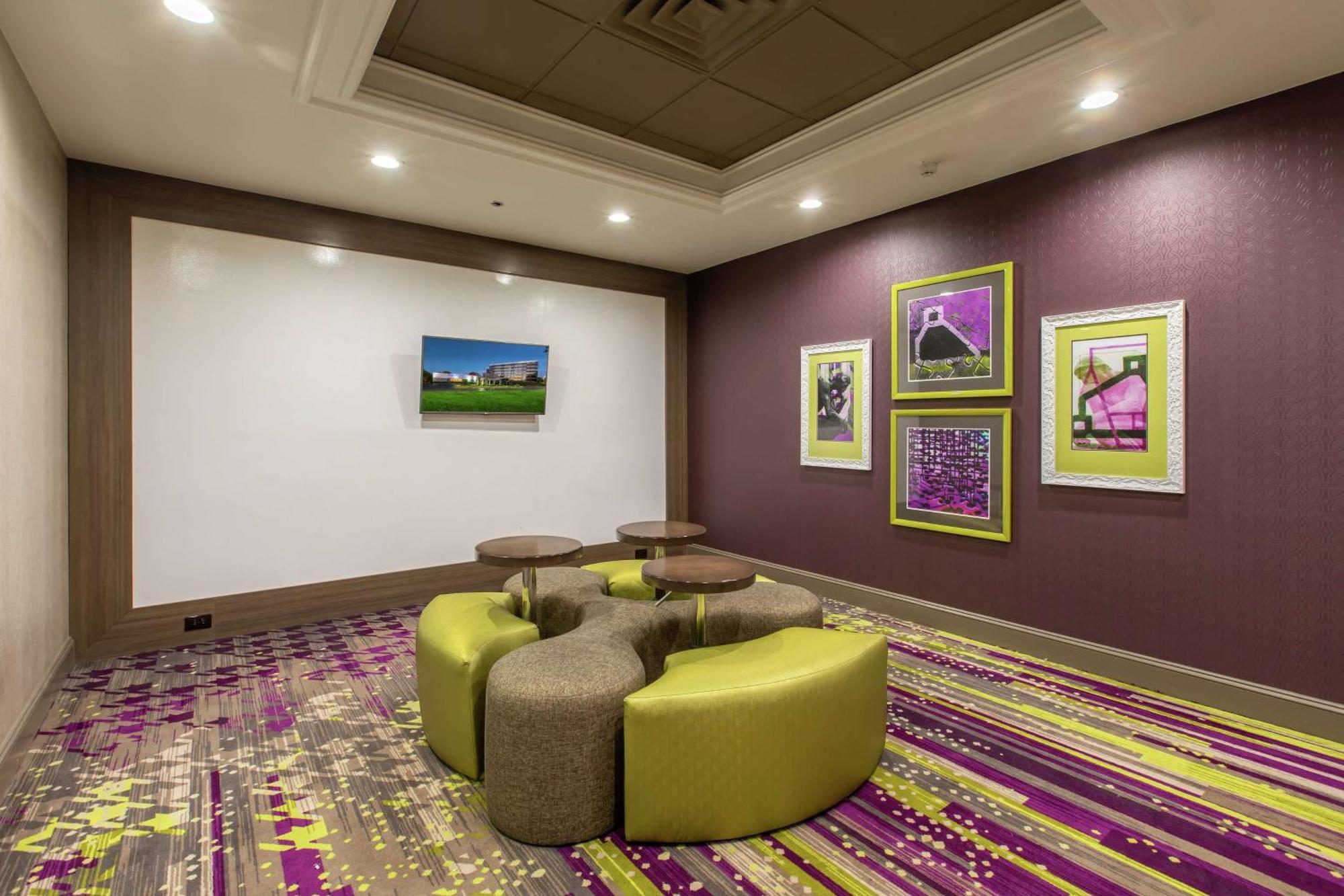 Doubletree By Hilton Winston Salem - University, Nc Exterior photo